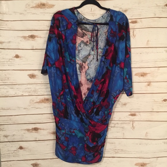 Express Multi Color Open Back Tunic - Picture 2 of 7
